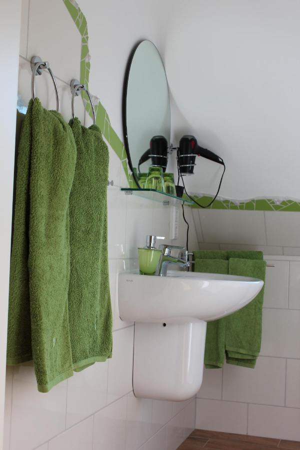 Schloms Hof Apartment Waffensen Ngoại thất bức ảnh